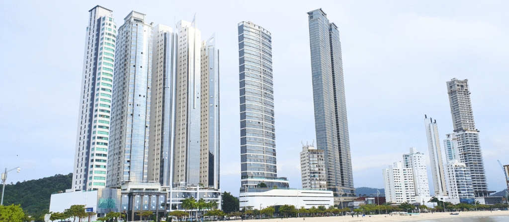 Por trás do glamour, existe esforço, desafios e consequências. Assim como Balneário Camboriú, cada conquista pessoal ou profissional exige dedicação e também renúncias.